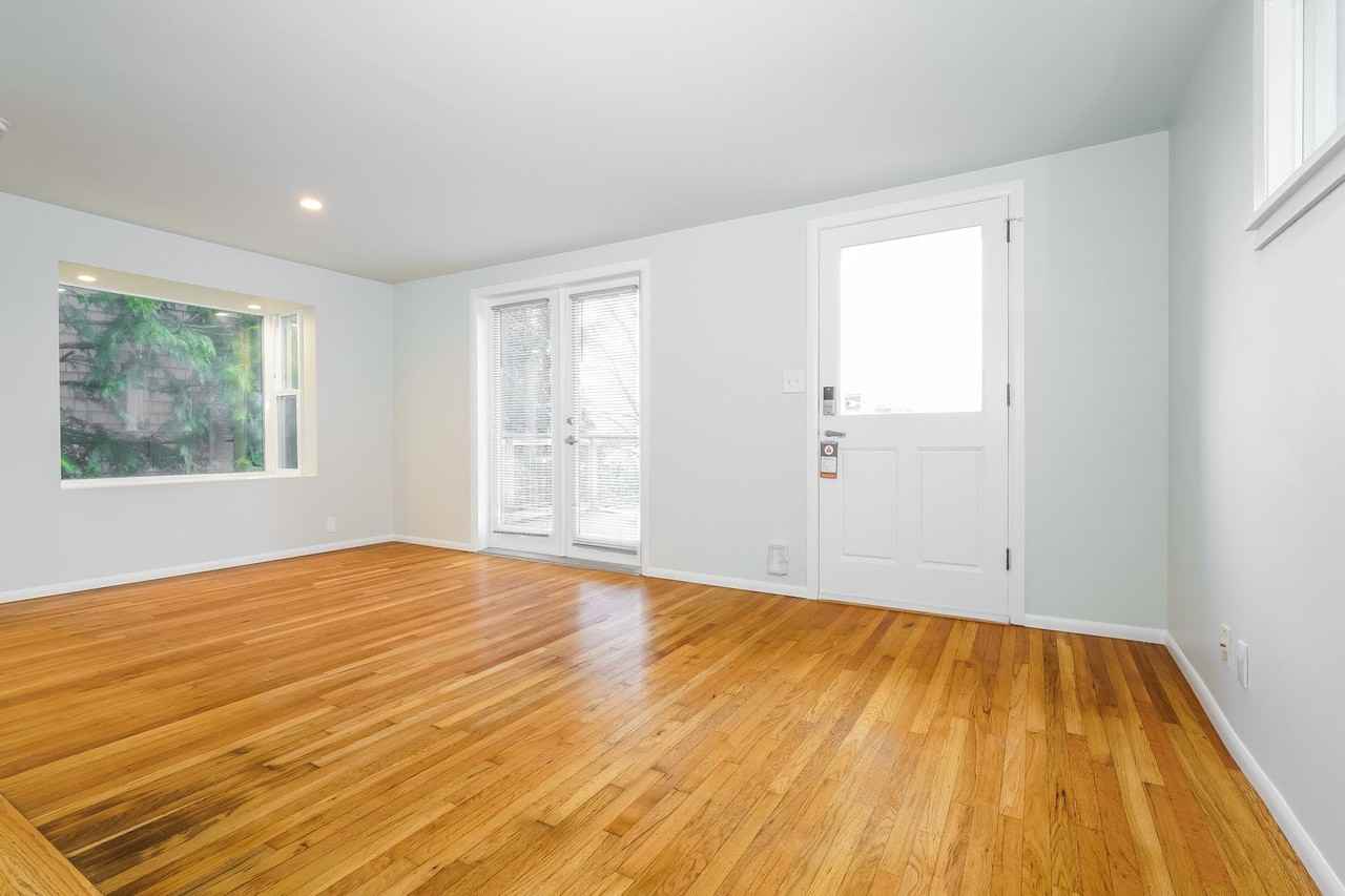 4139 32nd Ave Sw - Photo 3 of 22