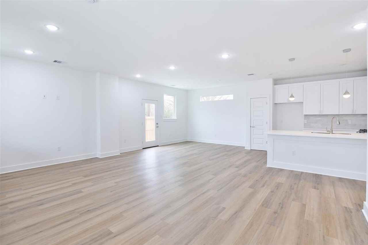 8220 Bonaire St - Photo 4 of 22