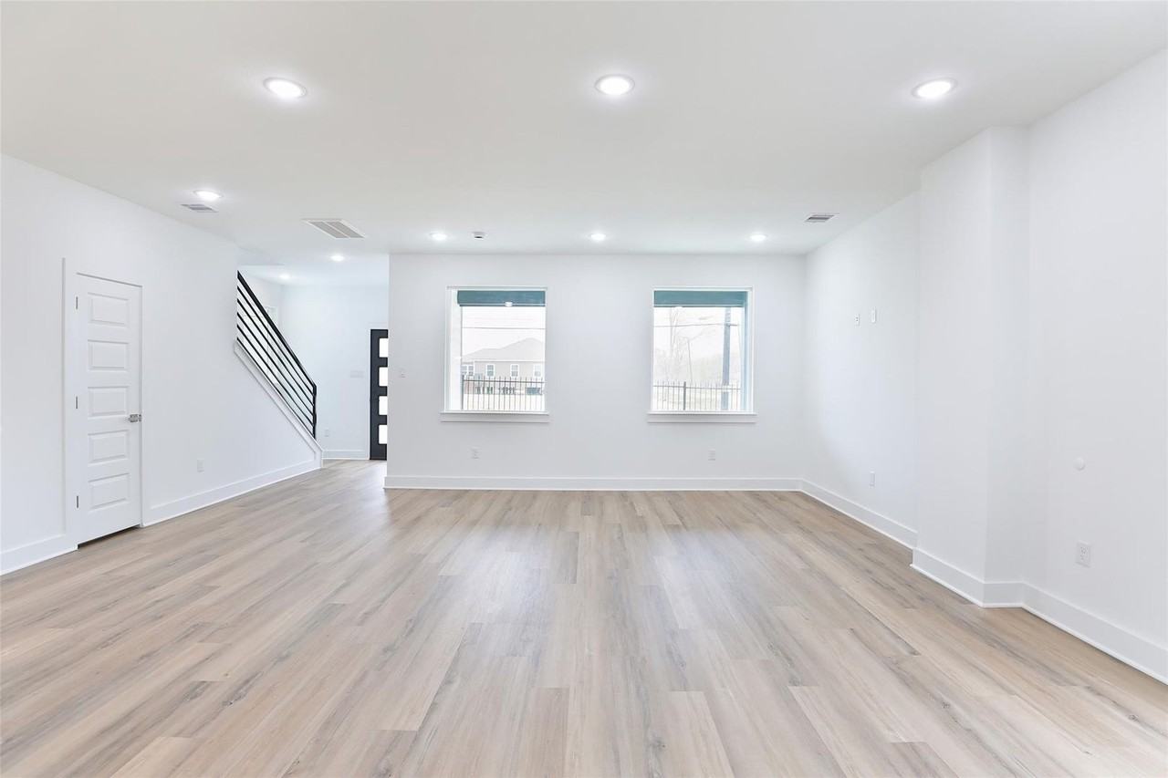 8220 Bonaire St - Photo 5 of 22