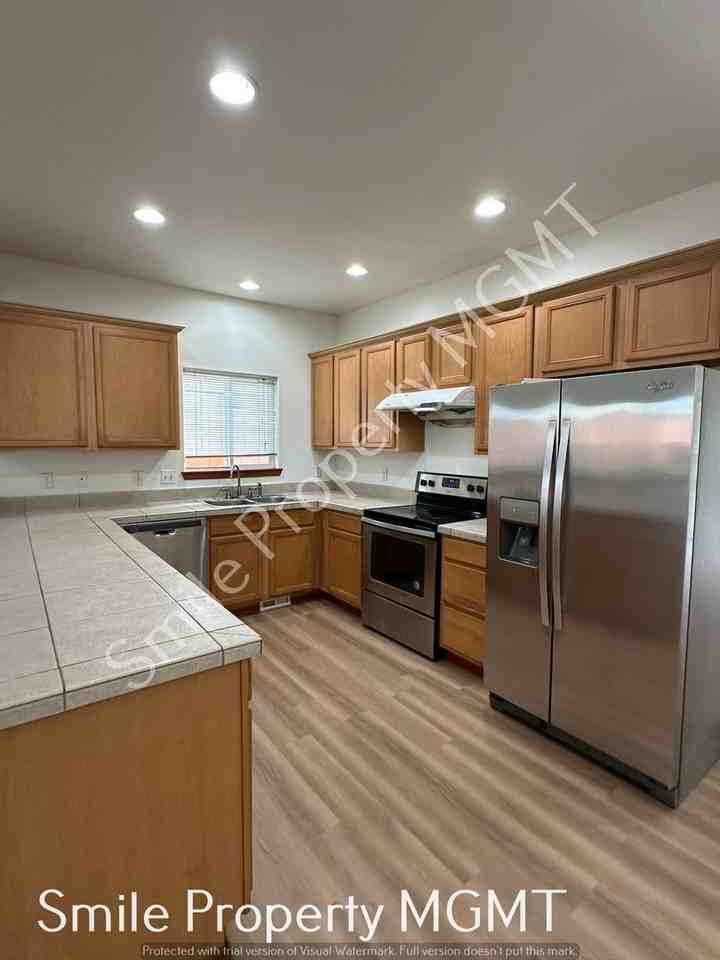 11633 Se Morrison St - Photo 4 of 17