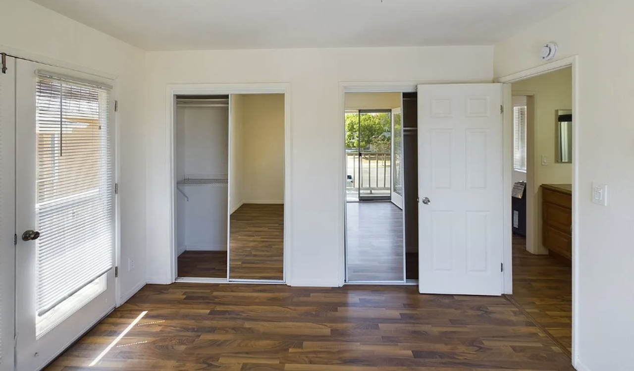 1 and 2 bedrooms in the heart of university heights! - Photo 4 of 8