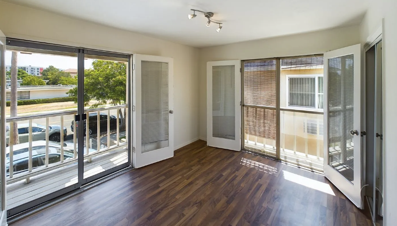 1 and 2 bedrooms in the heart of university heights! - Photo 5 of 8