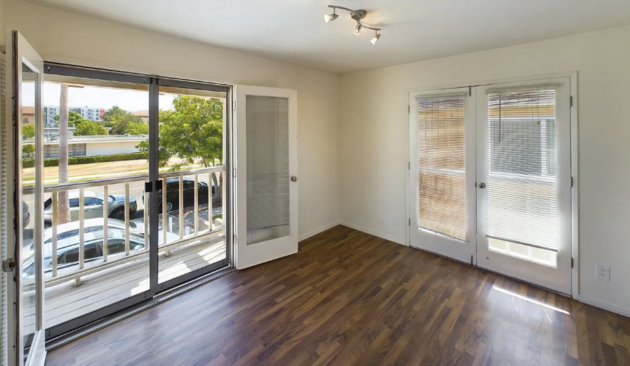 1 and 2 bedrooms in the heart of university heights! - Photo 6 of 8