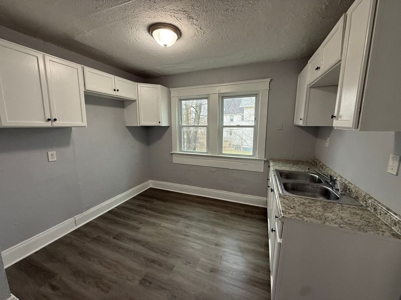 3375 E 145th St - Photo 2 of 9