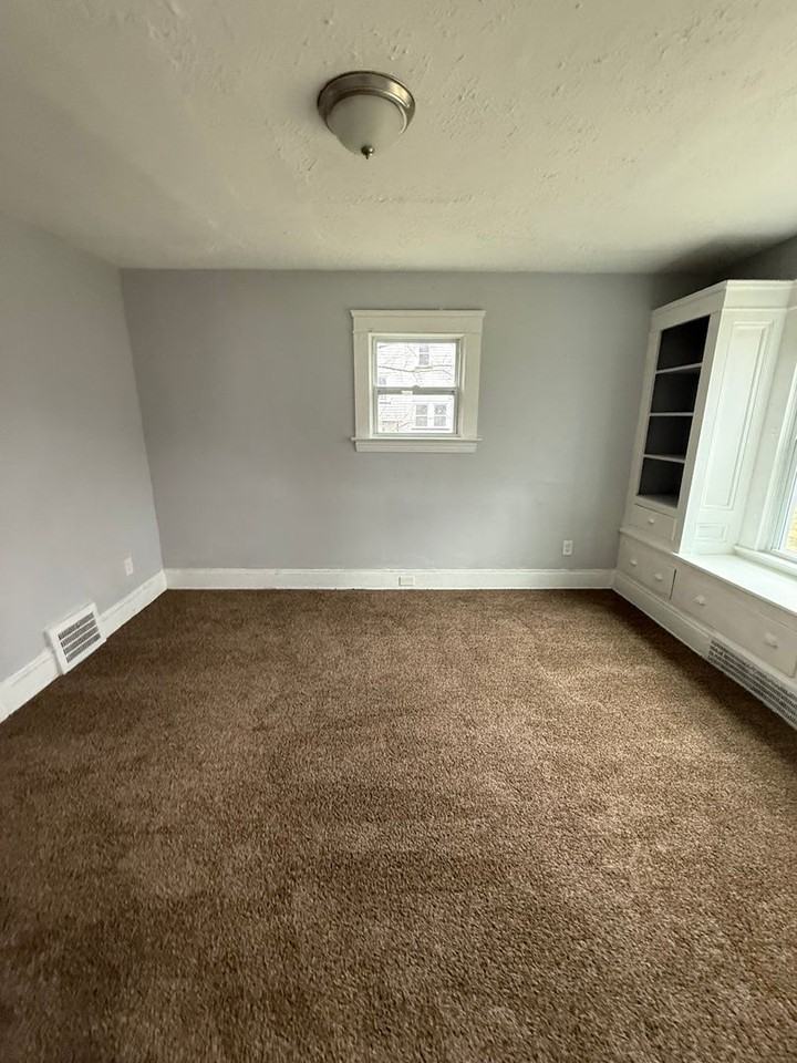 3375 E 145th St - Photo 4 of 9