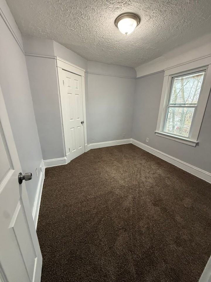 3375 E 145th St - Photo 6 of 9