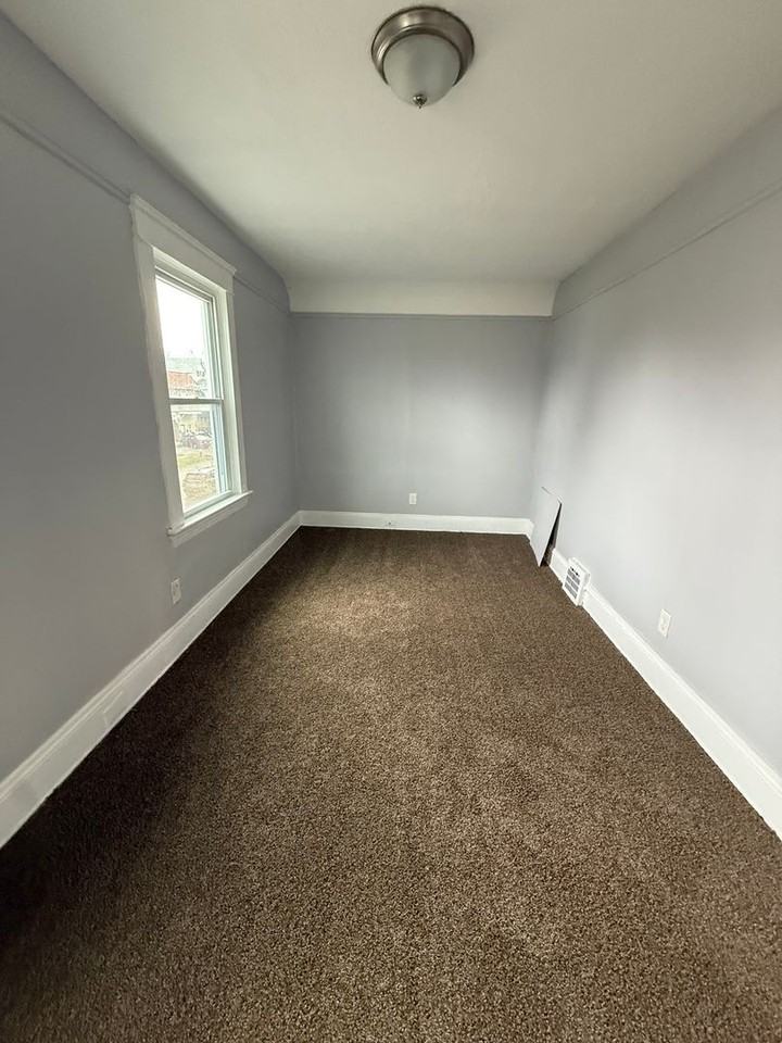 3375 E 145th St - Photo 7 of 9