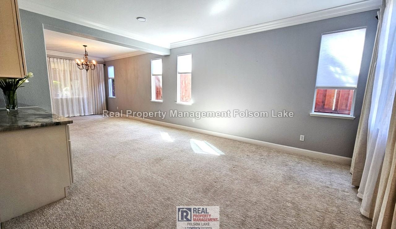 6826 Lincoln Ave - Photo 5 of 26