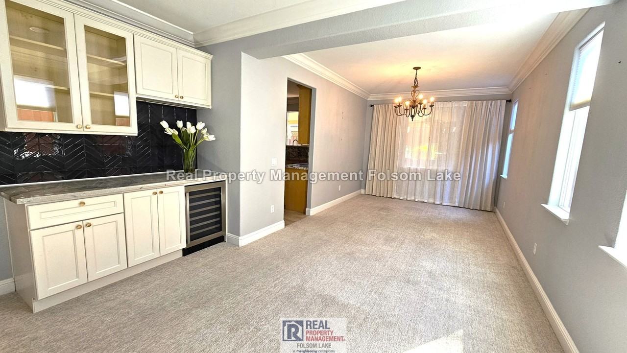 6826 Lincoln Ave - Photo 6 of 26