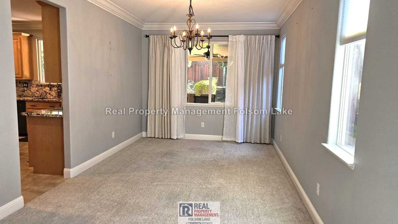 6826 Lincoln Ave - Photo 7 of 26