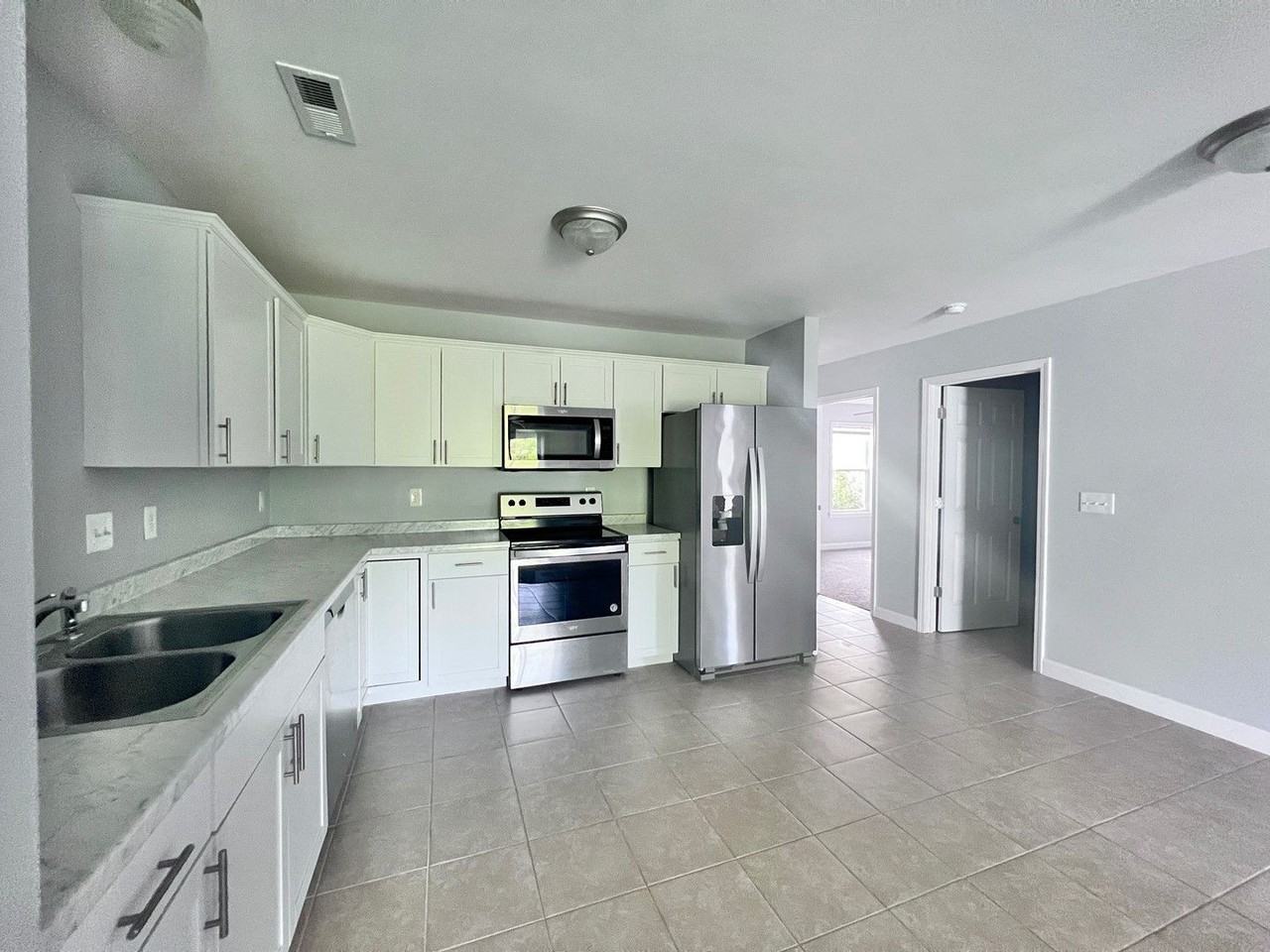 170 Pine Hollow Rd - Photo 4 of 12