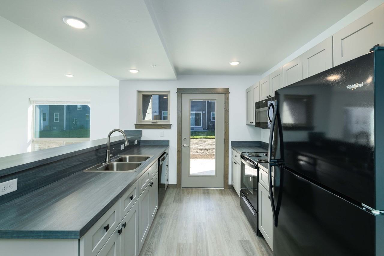 1144 Abigail Lane - Photo 3 of 30