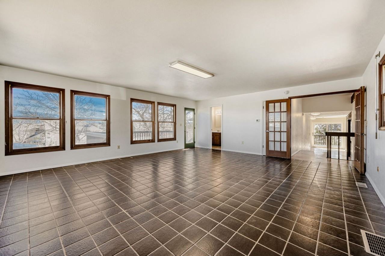 3320 Longwood Ave - Photo 6 of 38