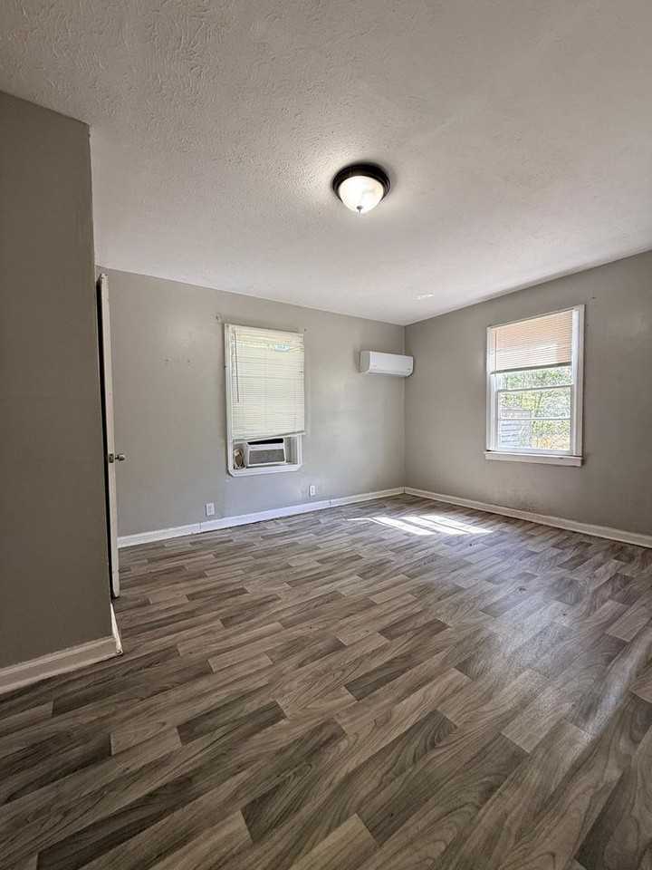 3114 Cotton St - Photo 5 of 10