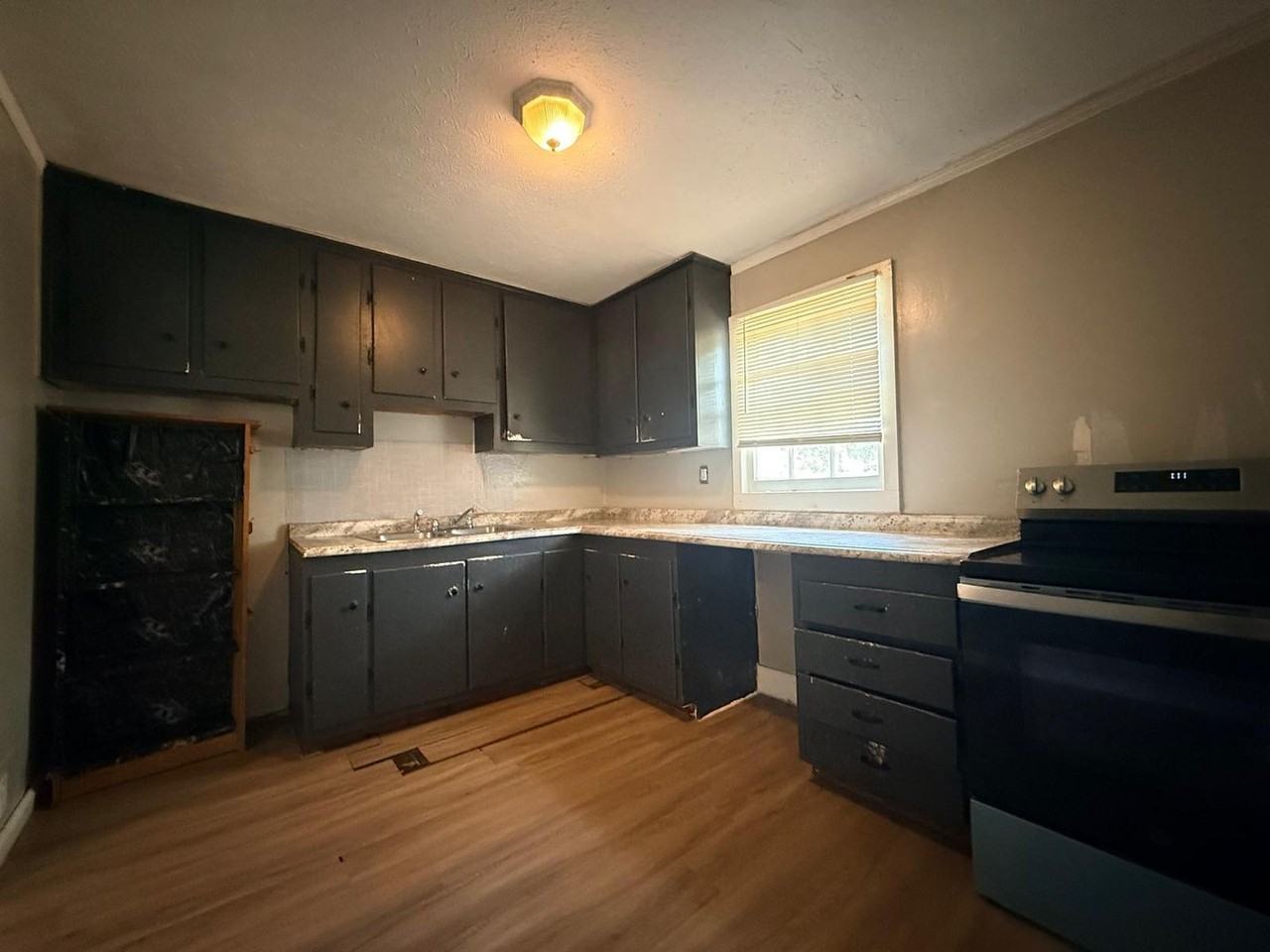 3114 Cotton St - Photo 2 of 9