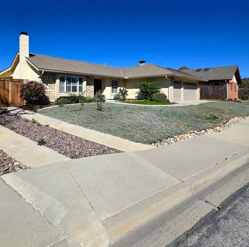 151 Larkhill St - Photo 2 of 26