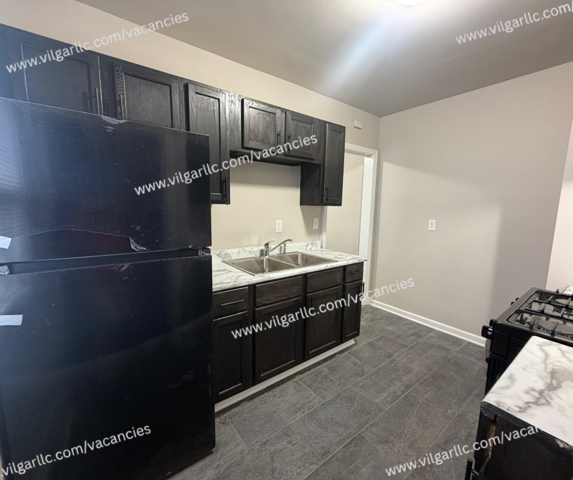 4295 Ohio St - Photo 4 of 21