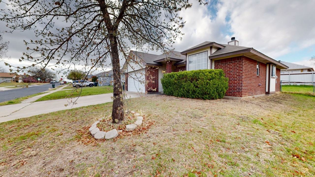 2706 Hemlock Dr - Photo 4 of 18