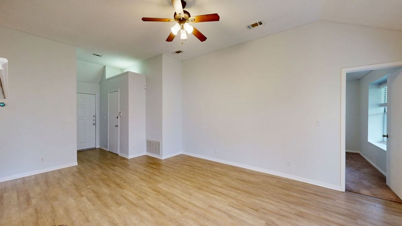 2706 Hemlock Dr - Photo 6 of 18