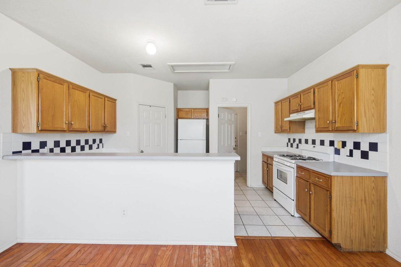 14704 Yora Dr - Photo 6 of 25