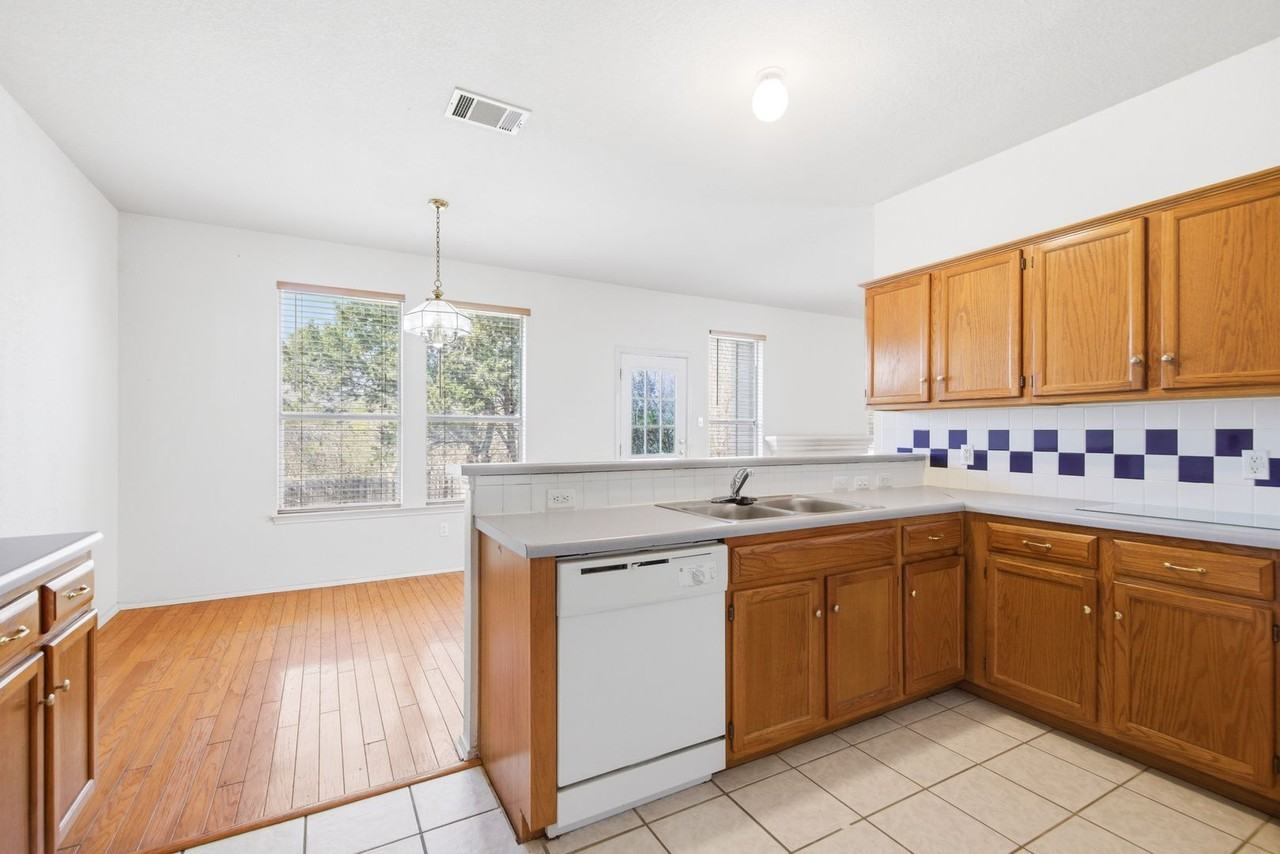 14704 Yora Dr - Photo 7 of 25