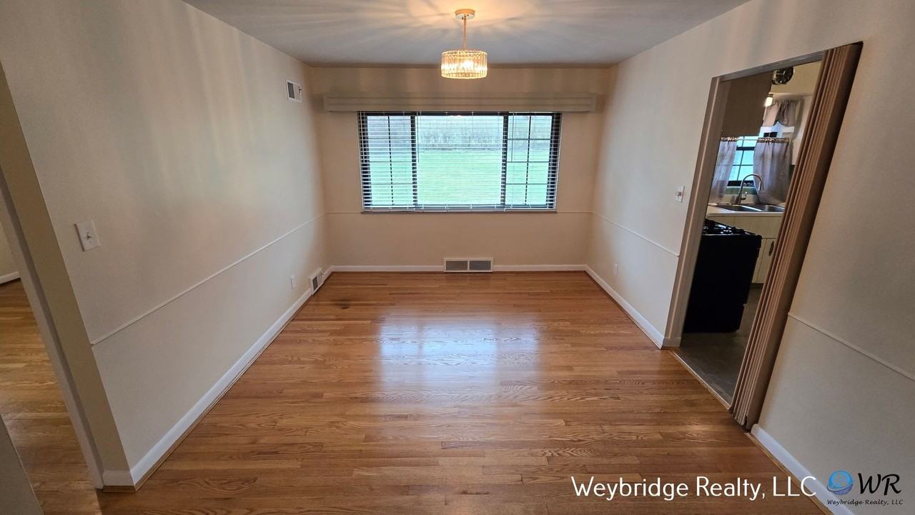 5710 Kirby Ave - Photo 6 of 23