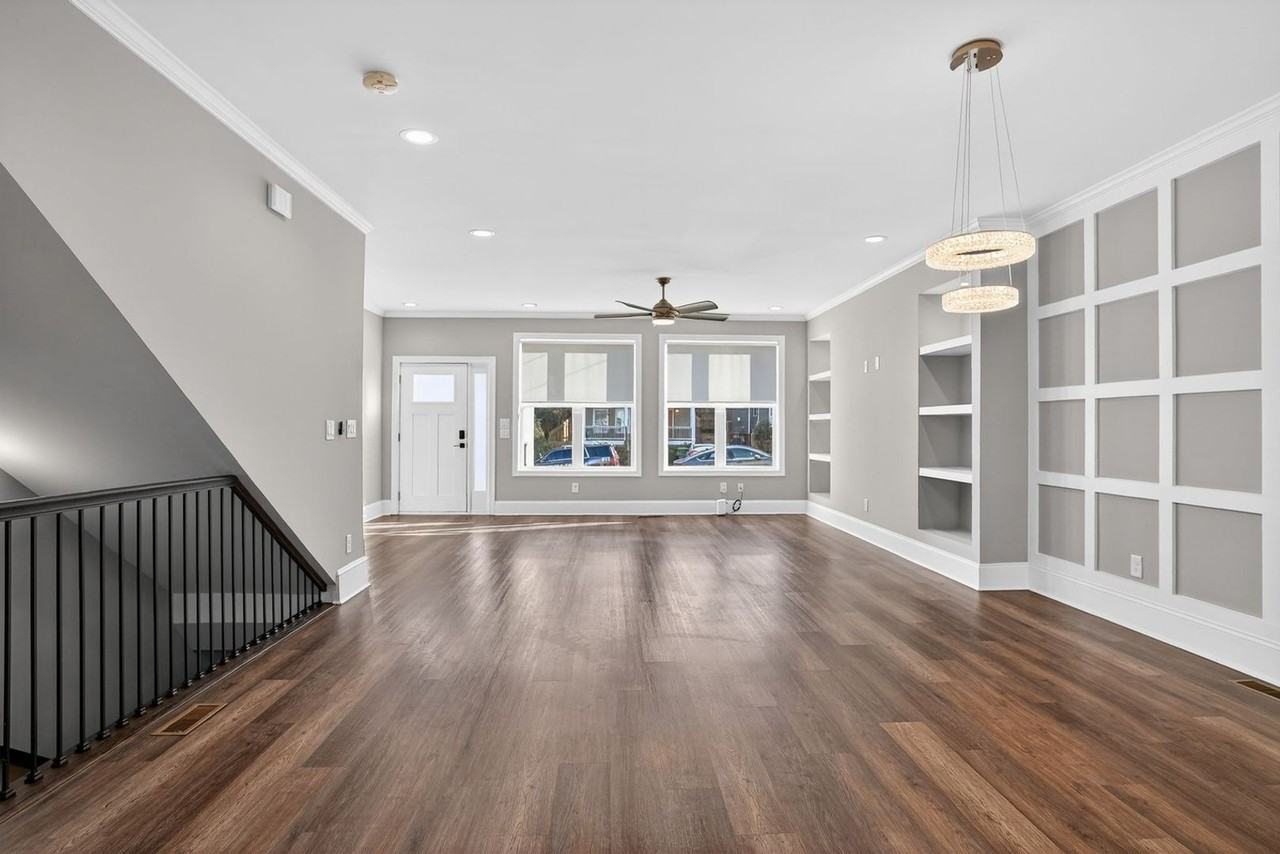 166 Vanira Ave Se - Photo 2 of 31