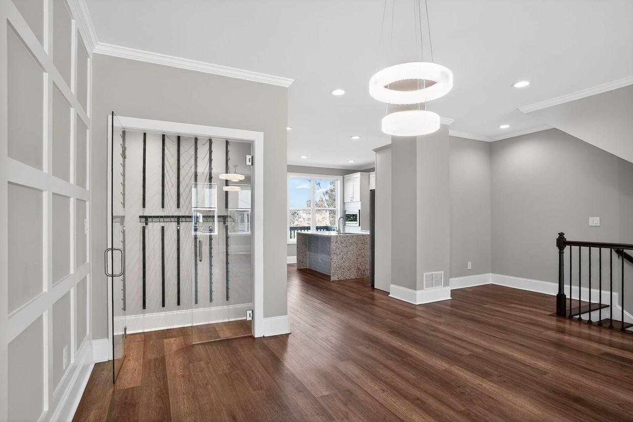 166 Vanira Ave Se - Photo 3 of 31