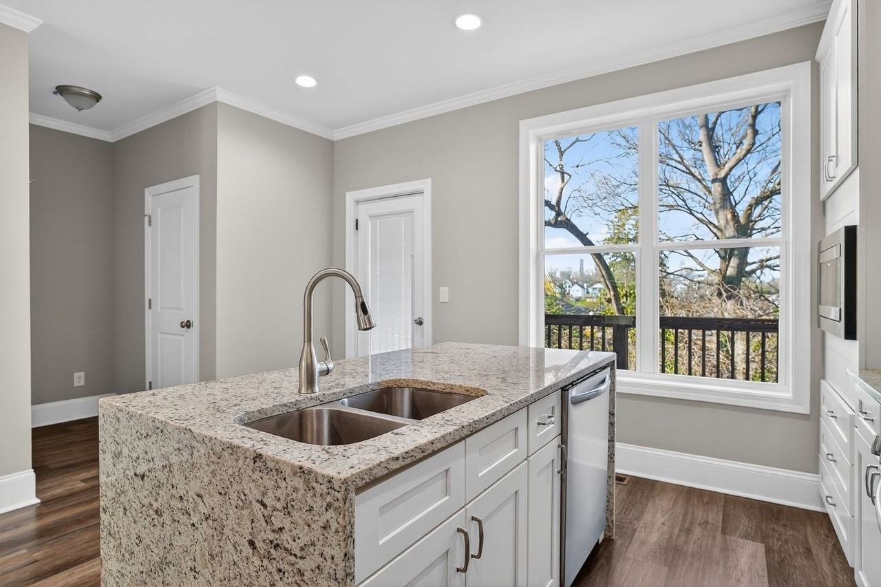 166 Vanira Ave Se - Photo 6 of 31