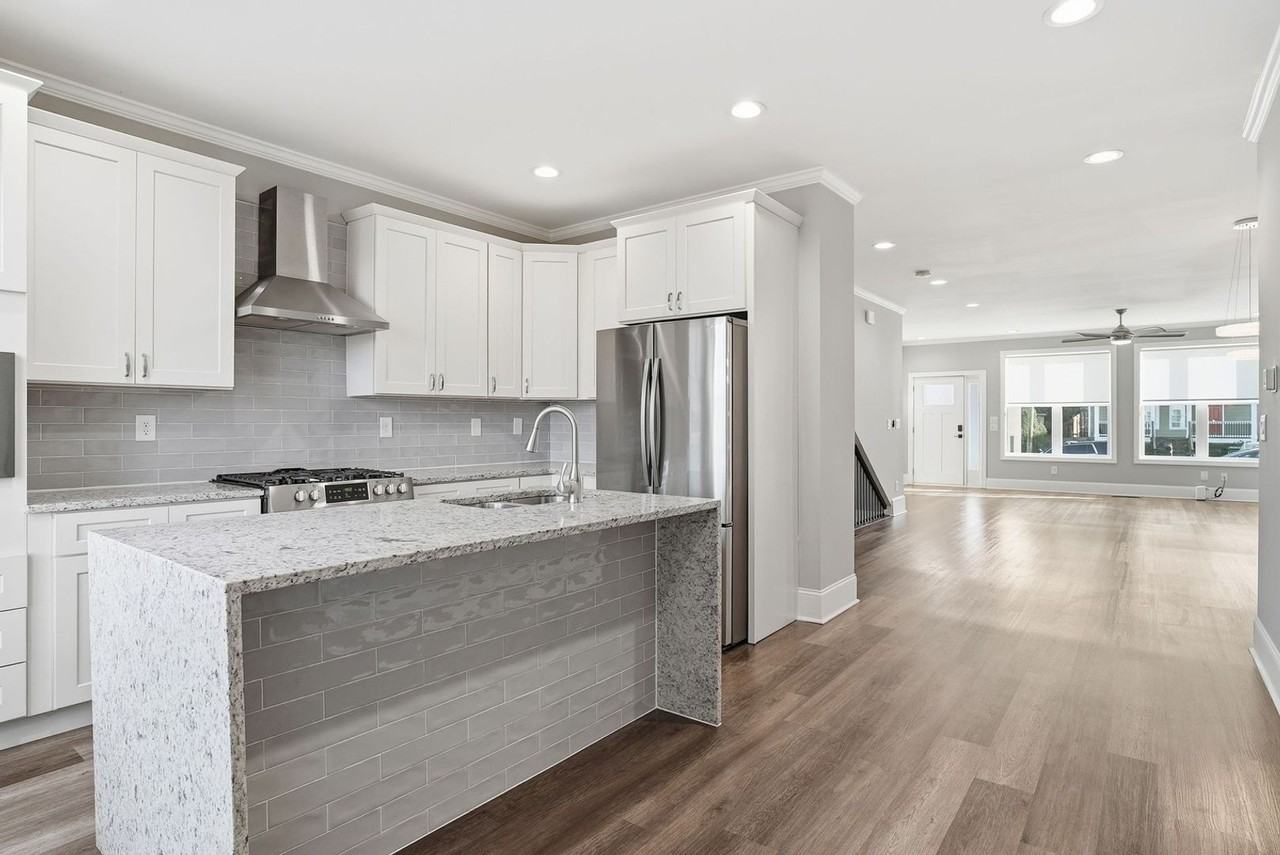 166 Vanira Ave Se - Photo 7 of 31