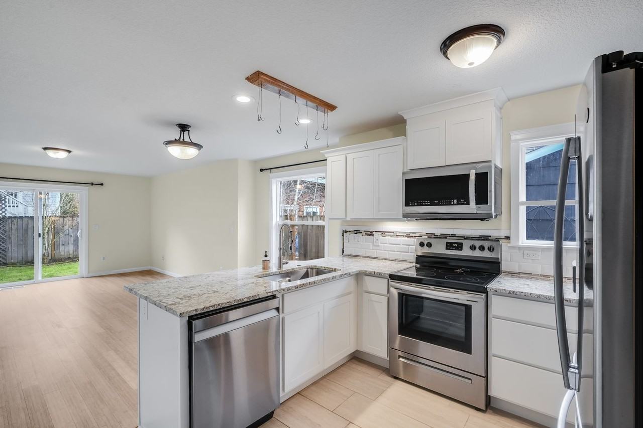 9030 N Allegheny Ave - Photo 2 of 12