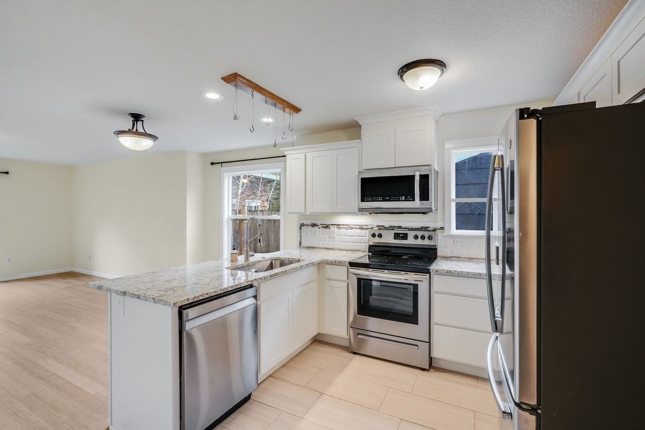 9030 N Allegheny Ave - Photo 3 of 12