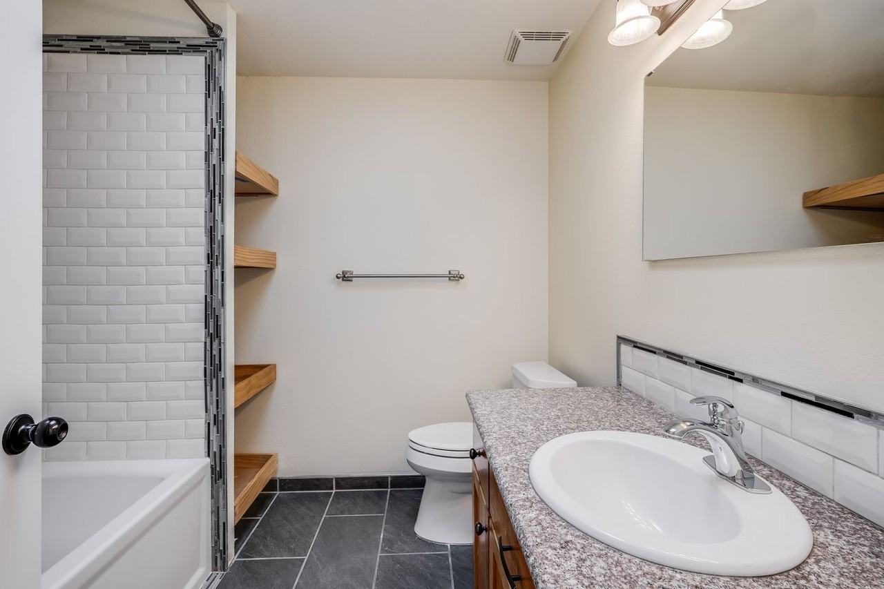 9030 N Allegheny Ave - Photo 5 of 12