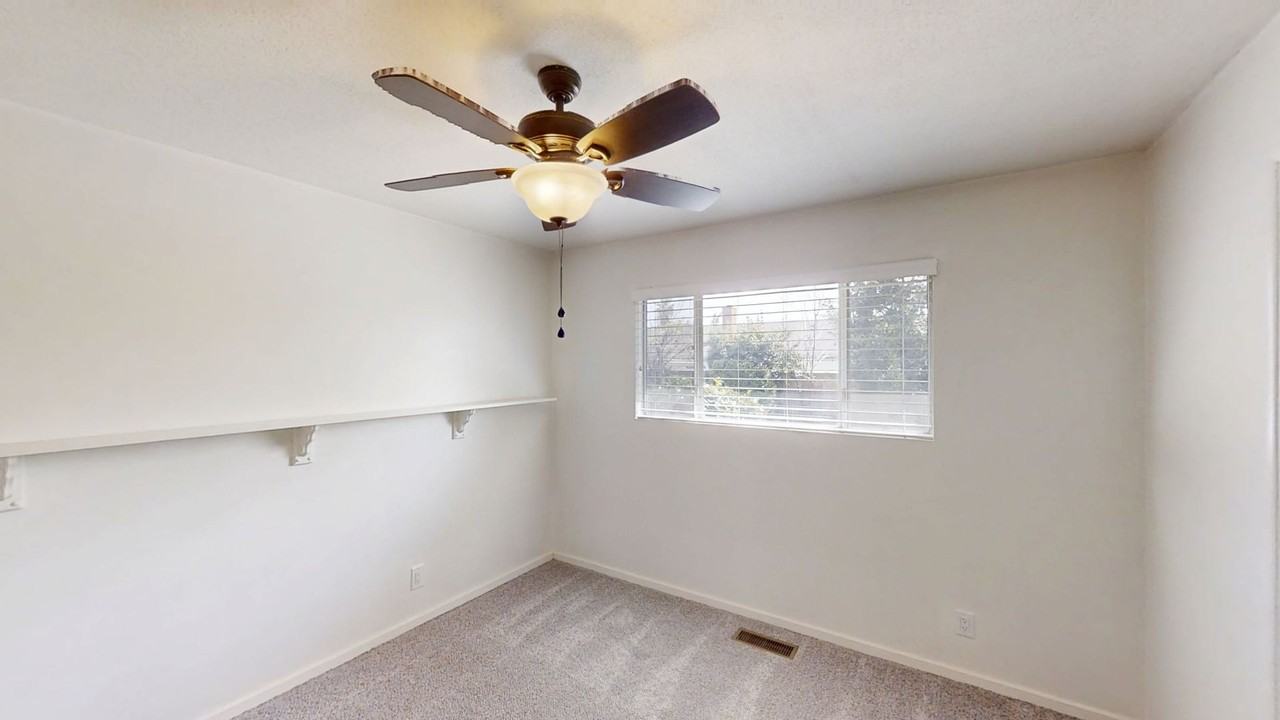 35573 Persimmon St - Photo 5 of 13