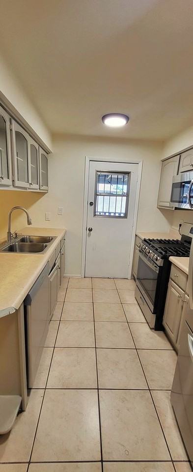 5410 W Hubbell St - Photo 6 of 19