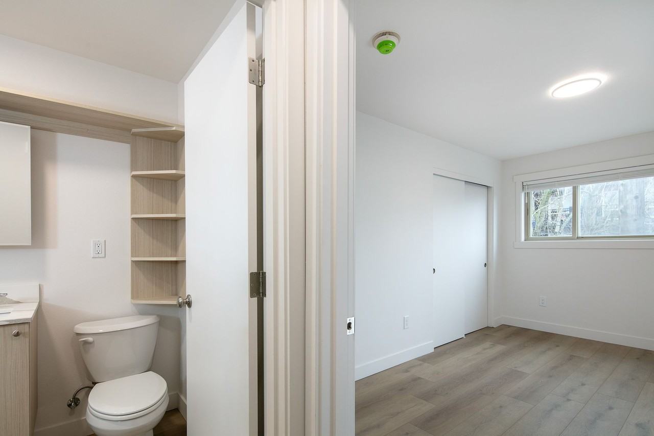 1101 Queen Anne Ave N - Photo 4 of 16