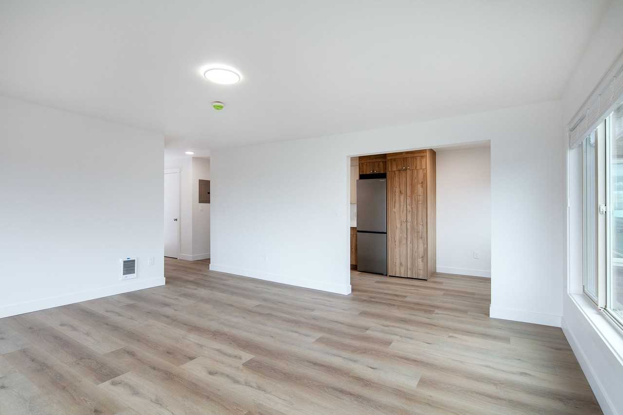 1101 Queen Anne Ave N - Photo 5 of 16