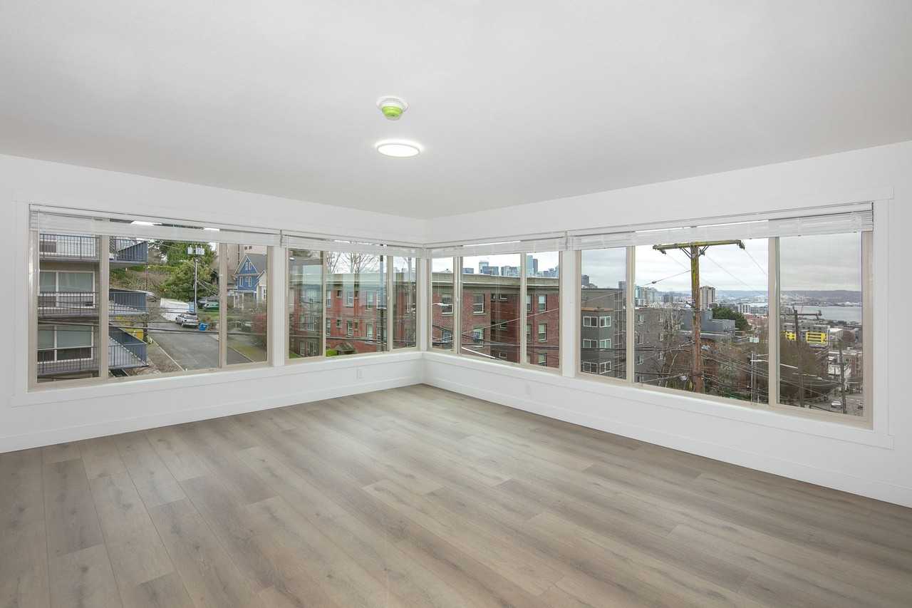 1101 Queen Anne Ave N - Photo 7 of 16