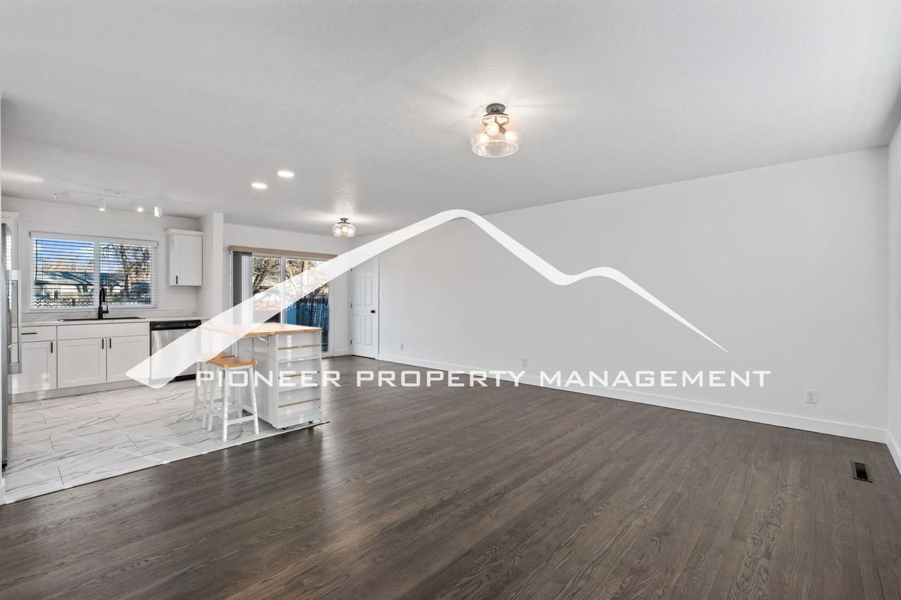 1727 Querida Dr - Photo 3 of 25