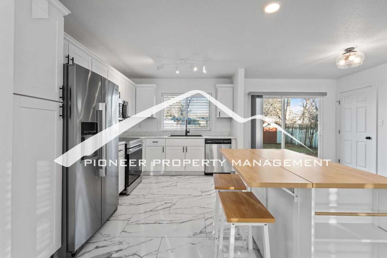 1727 Querida Dr - Photo 7 of 25