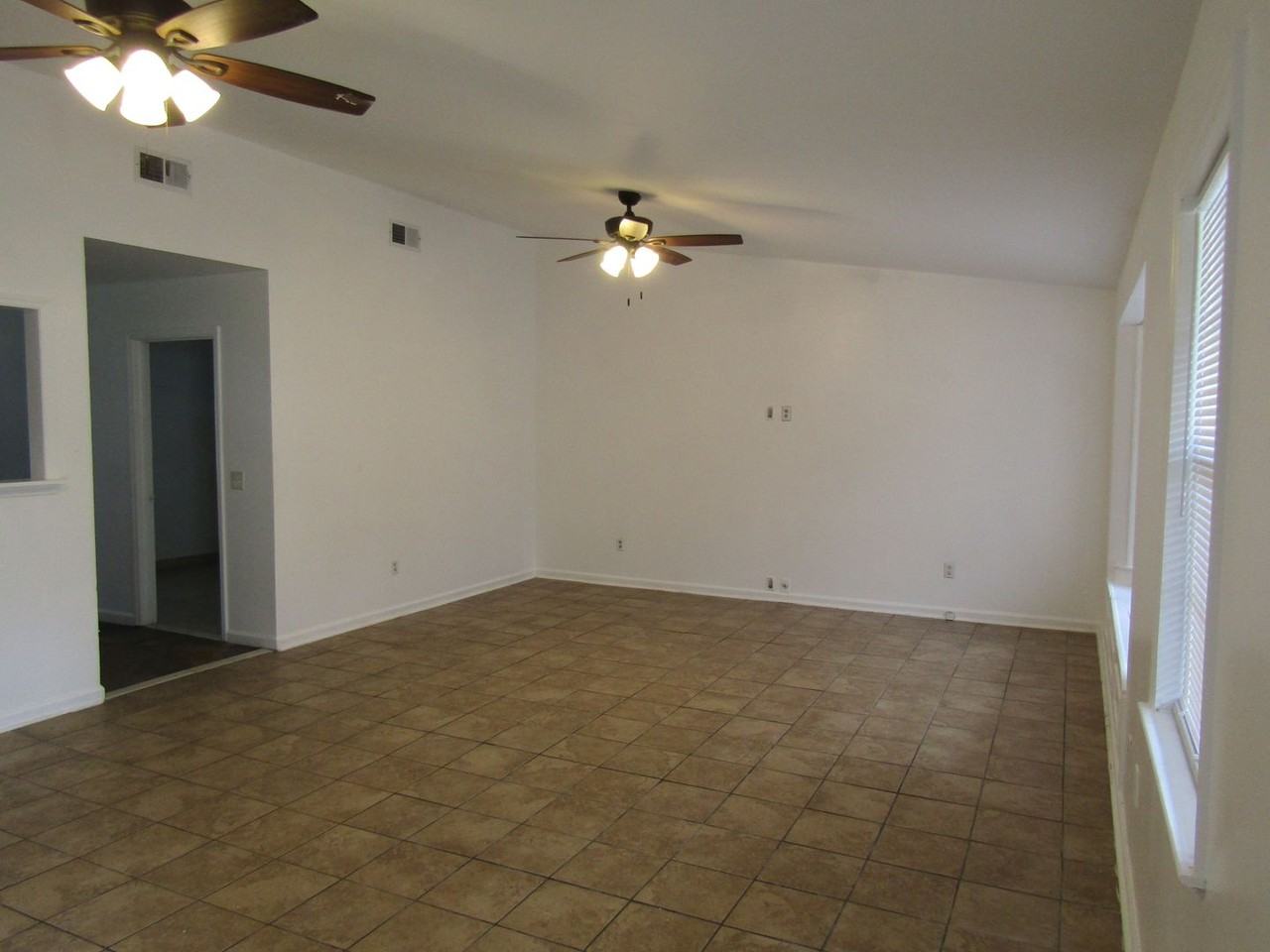 1087 Desert Shield St - Photo 5 of 26