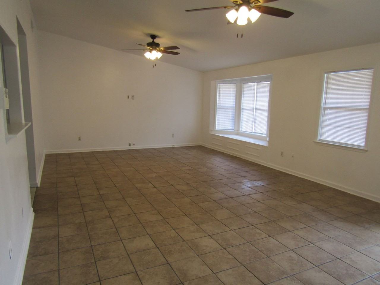 1087 Desert Shield St - Photo 6 of 26