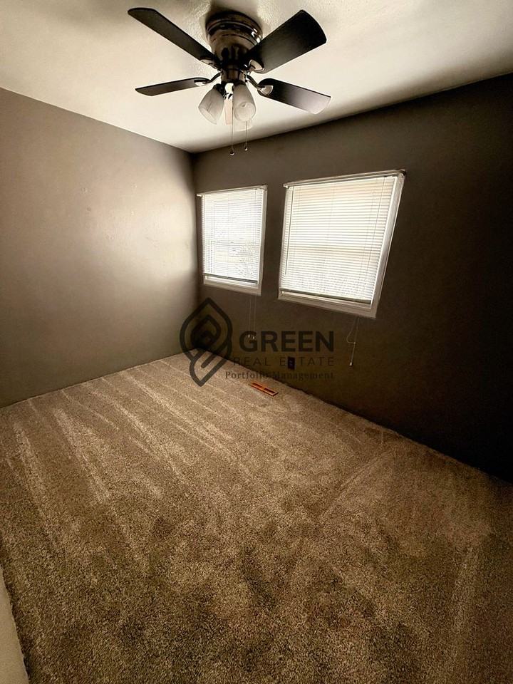 1071 E Broadway St - Photo 2 of 6