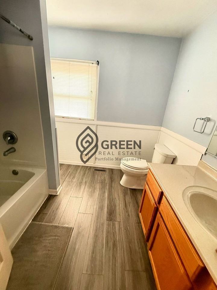 1071 E Broadway St - Photo 3 of 6