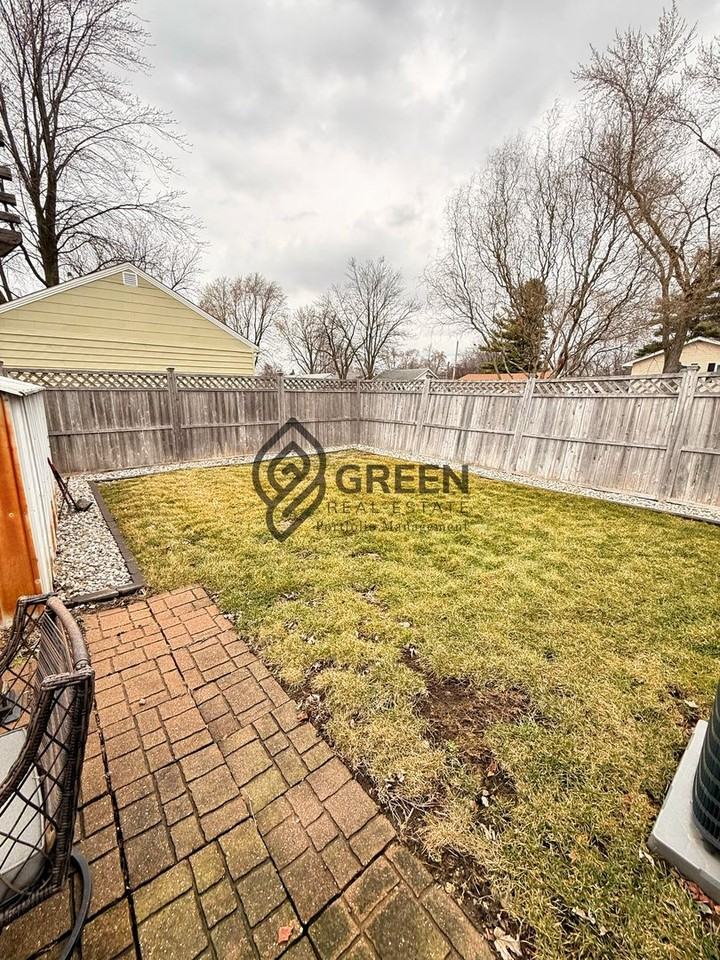 1071 E Broadway St - Photo 5 of 6