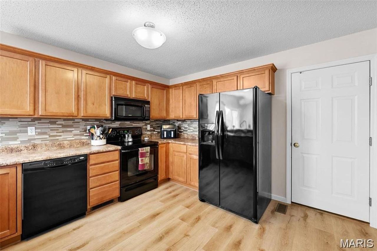 56 Helena Ct - Photo 4 of 24