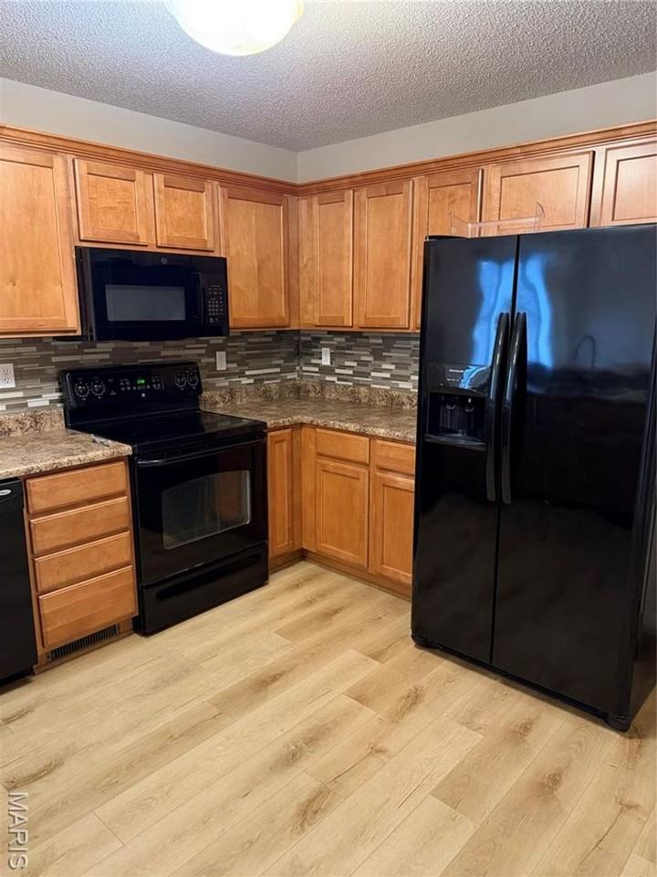 56 Helena Ct - Photo 5 of 24