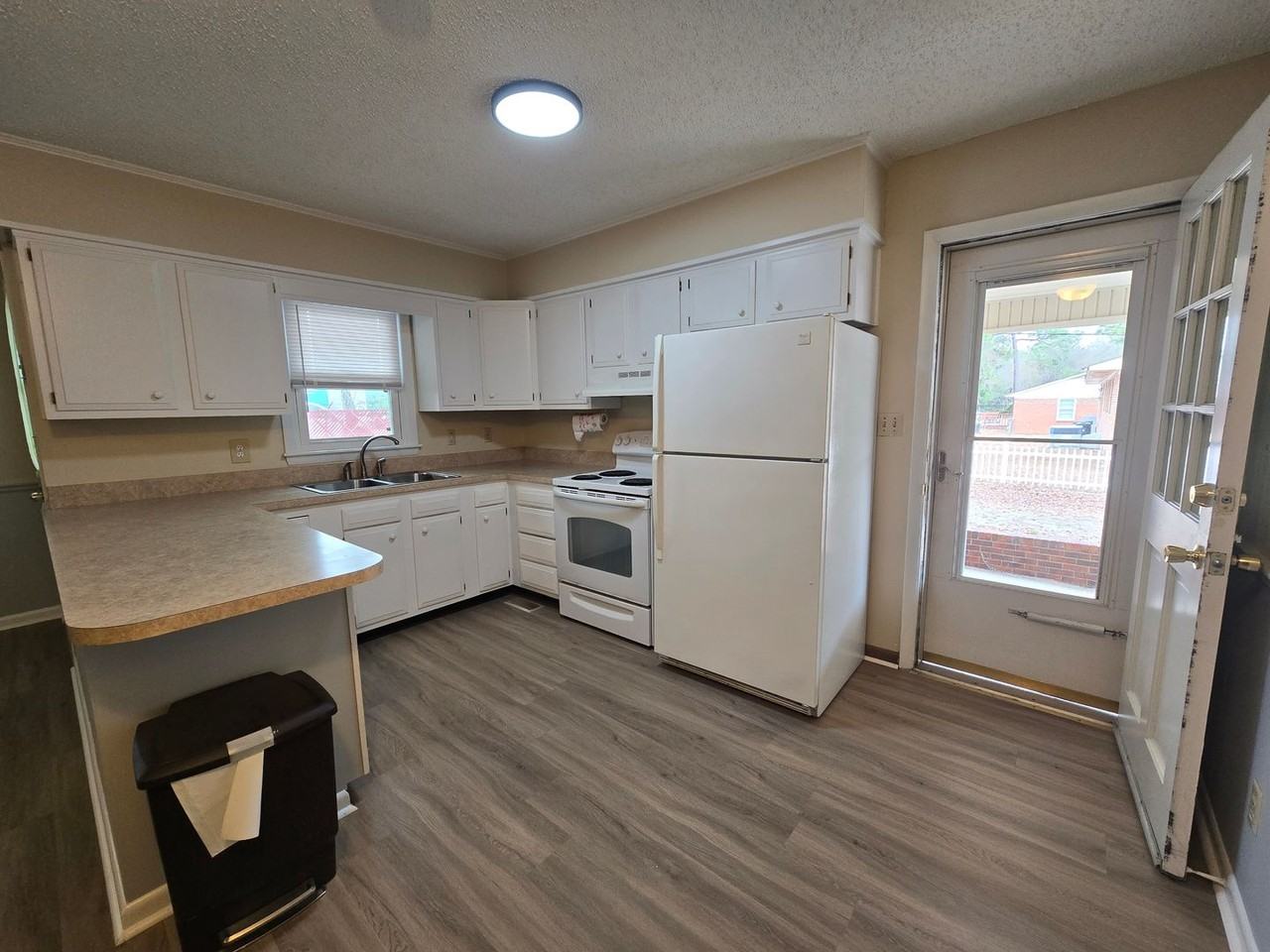 2604 Geneva Ct - Photo 4 of 14