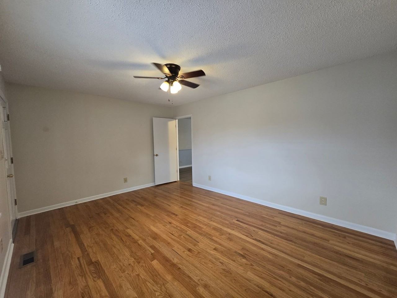 2604 Geneva Ct - Photo 6 of 14