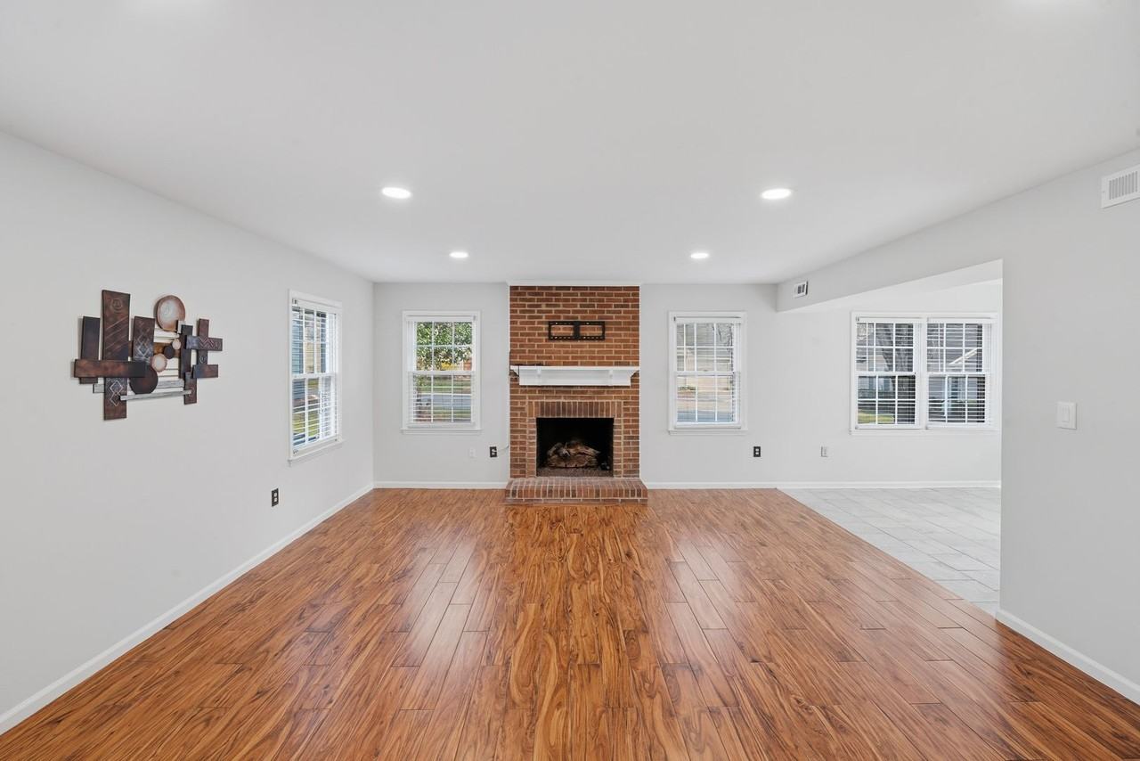 805 Farm Tree Ln - Photo 3 of 31